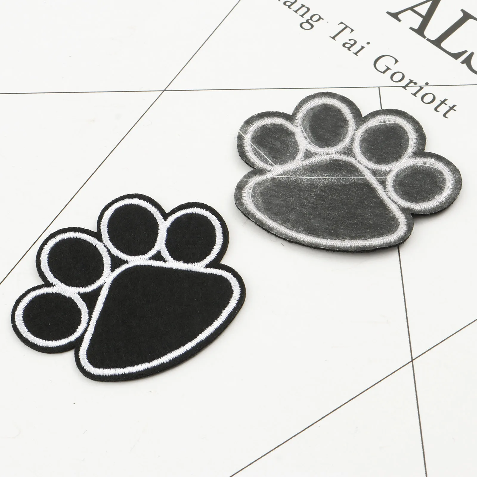 2개입 부직포 애완견 검정색 발톱 자수 패치 접착제 부착 DIY 공예 의류용 5.1x4.2cm