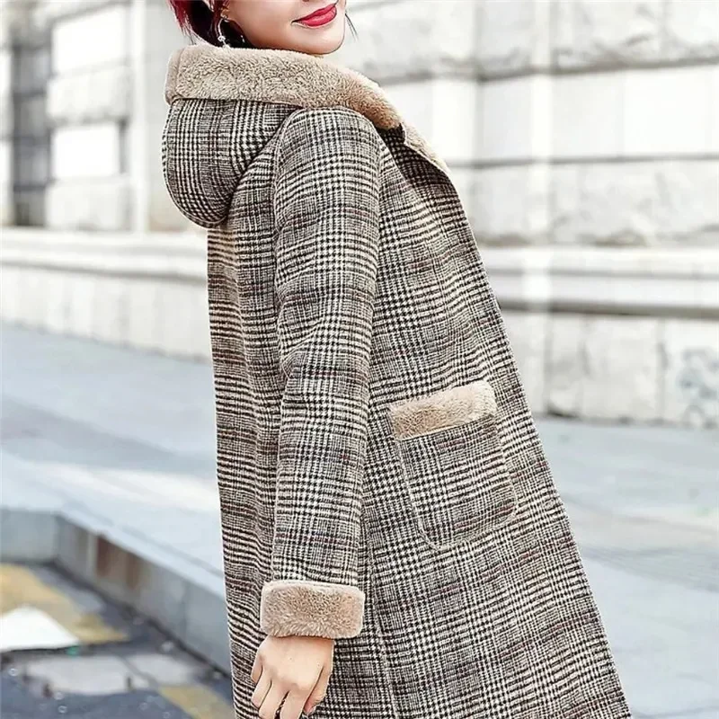 2024 Winter New Women's Woolen Outerwear Skin Hair One Body Add Velvet Add Thick Keep Warm Jacket Medium Long Hooded Woolen Coat