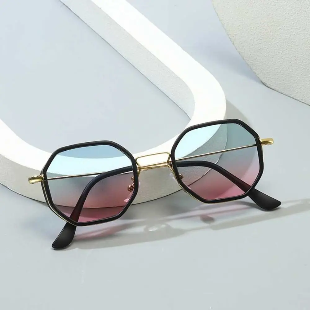 Neue Mode Polygonale Sonnenbrille Retro Metall Rahmen Winddichte Sonnenbrille Leichte Outdoor Kleine Rahmen Brillen für Frauen Männer