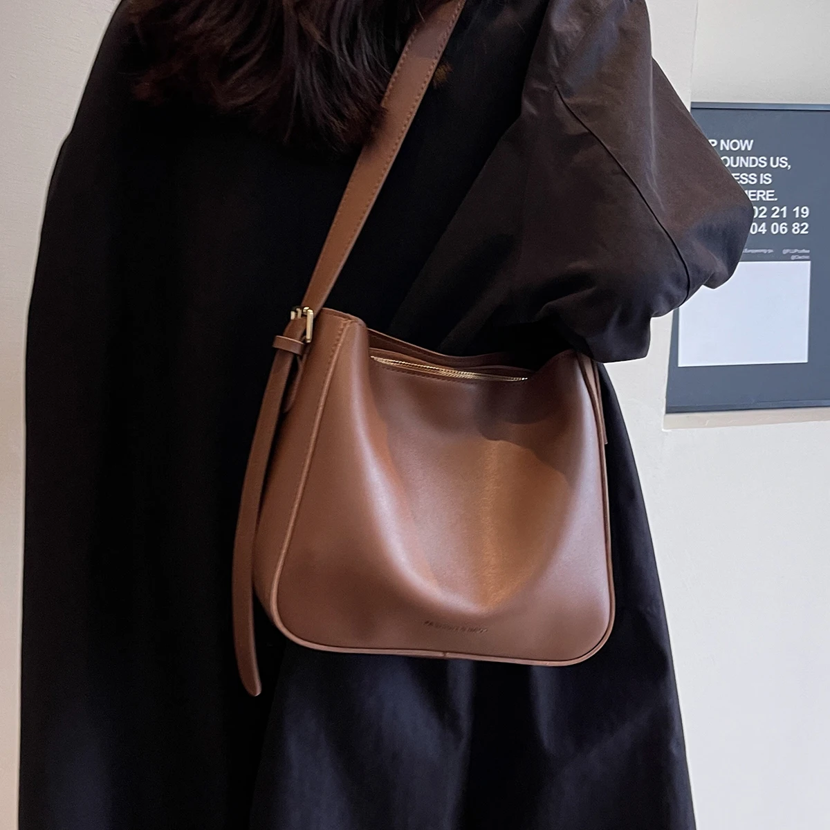 Super Popular Spring and Summer Commuter Bucket Bag for Women 2025 New Pu Leather Women's Bag High-End Large-Capacity Single Shoulder Crossbody Bag