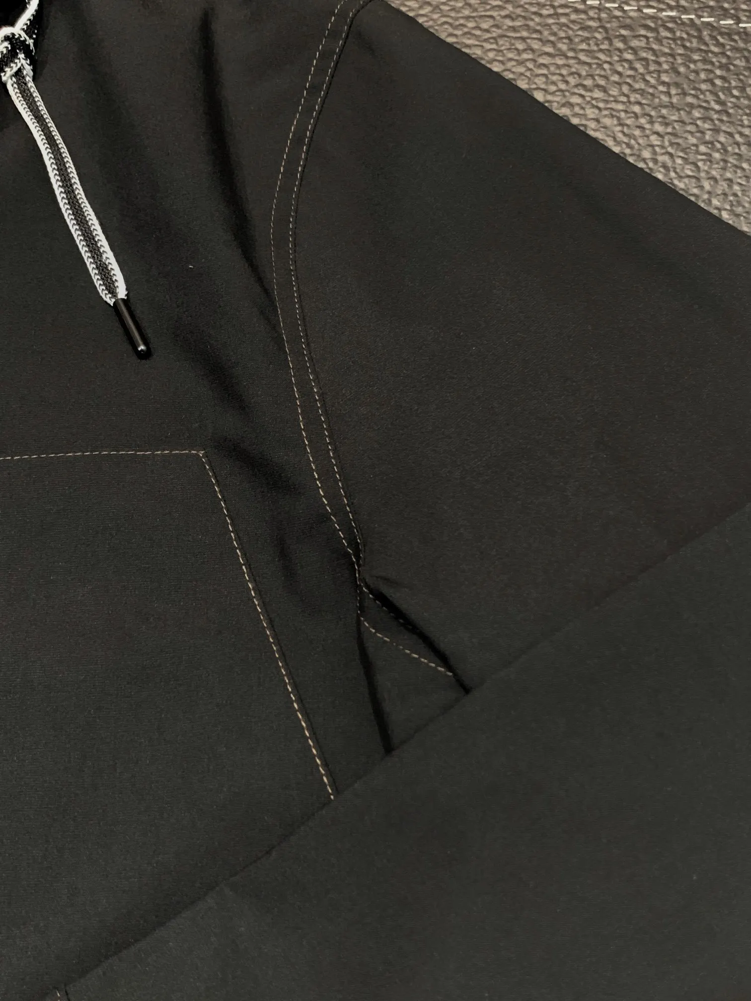 Рисунок 6 - Толстовка Yohji Yamamoto с капюшоном