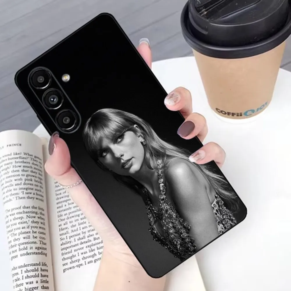 thumbnail image 1 of Funda de teléfono T-TaylorS TTPD S-SwiftS para Samsung S24,23,22,30,21,10,9,Ultra,Plus,Lite,FE, silicona suave negra, 1 of 4