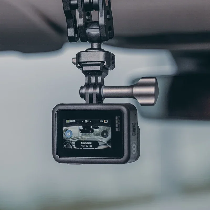 Quatre modèles de plaques du kit FALCAM, alignées sur fond blanc, avec différentes configurations de montage pour GoPro et DJI OSMO.