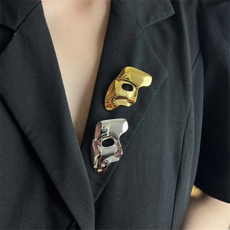 Xialuoke Personality Mask Half Face Styling Eyes Teardrop Nose Ring Spilla Donna Uomo Punk Unique Creative Suit Pin Jewelry