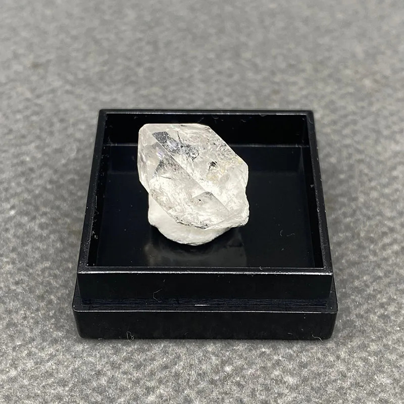 100% natural  crystal diamond gemstone+Box size:27*27*25mm