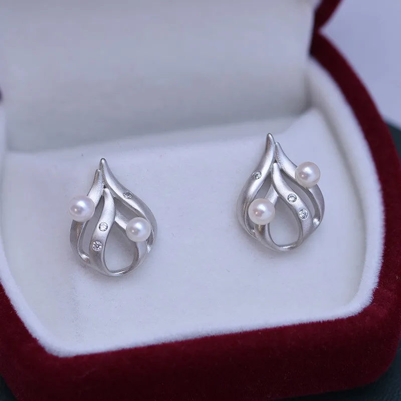 

ED018Lefei Fashion Luxury 4-5mm Strong Luster Few Flaw Freshwater White Pearl Flower Earring Charm Women 925 Silver Jewelry Gift