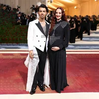 Fashion Lace Train Tuxedos Men Suits For Wedding Prom Groom 2 Pieces Sets Bridegroom Prom Blazers Customized Male Costume Homme 2