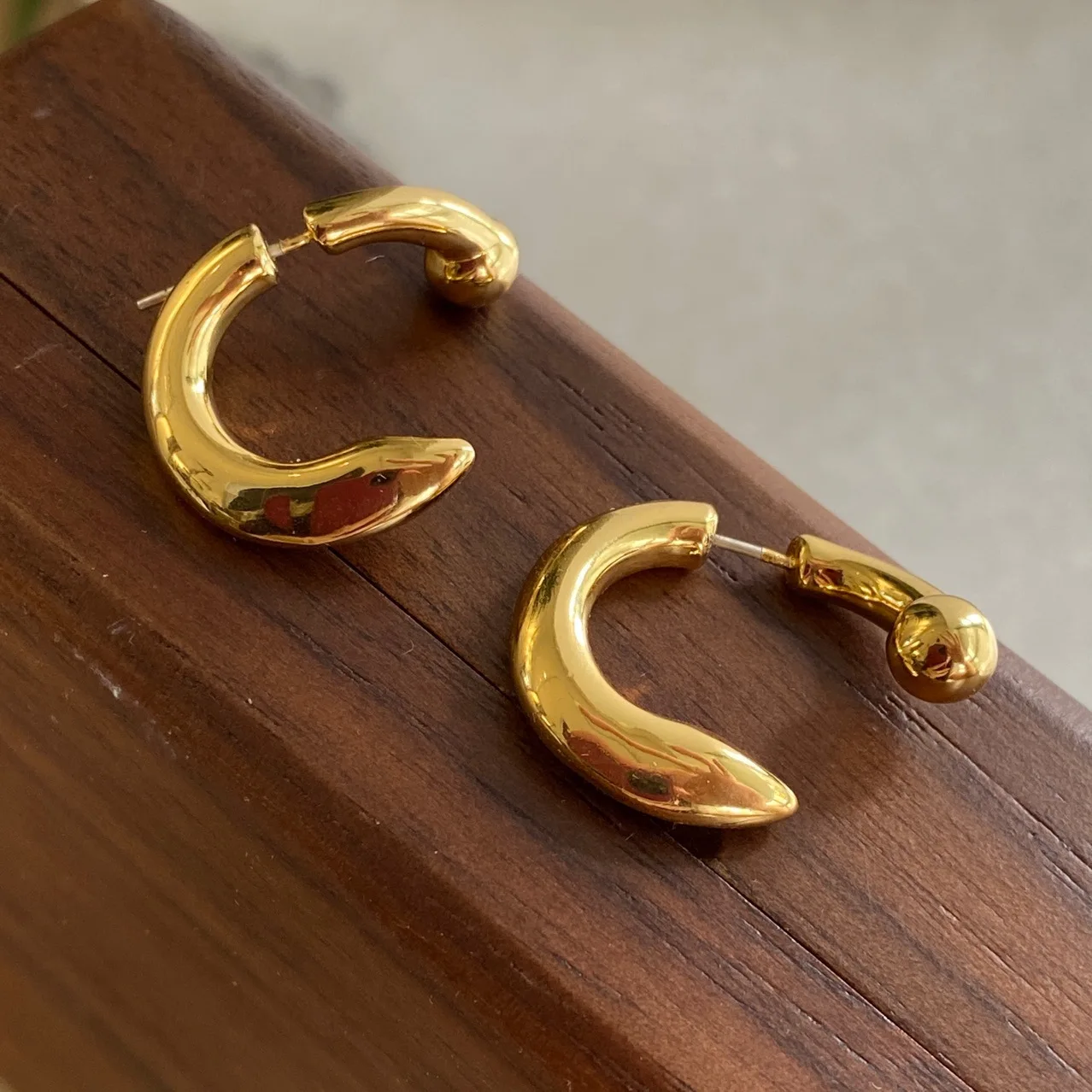 European And American Fashion Retro Geometric C Irregularly Shaped Earrings Contracted Metal Stud earrings Women Jewelry Gifts