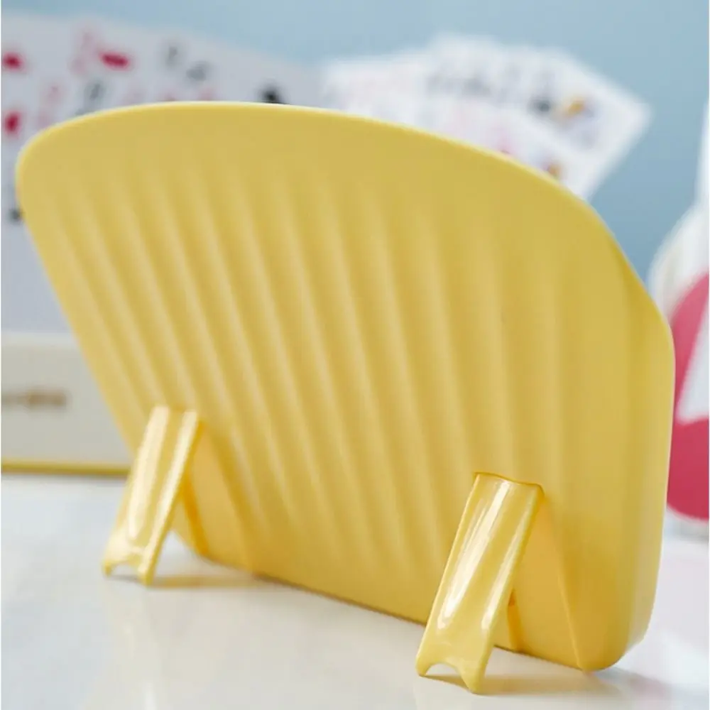 Plastic Game Card Stand Curved Design Tabletop and Game Stand Hands Free Playing Card Holder Hands-Free Poker Rack Holds Up playing card holder