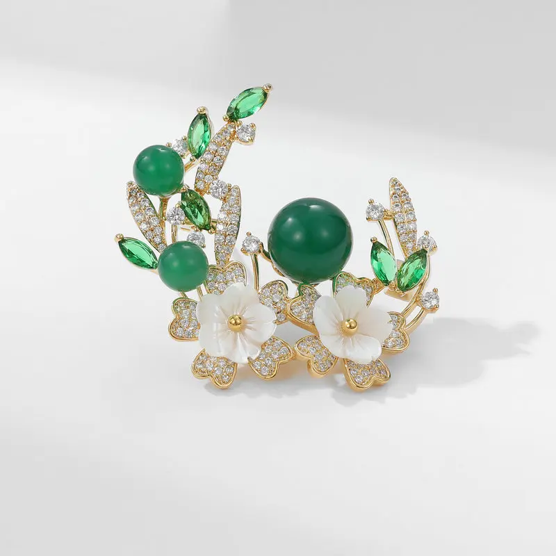 Elegant Temperament Flower Pearl Brooches Pins for Women Cubic Zirconia Mother Fritillary Brooch Luxury Wedding Corsage