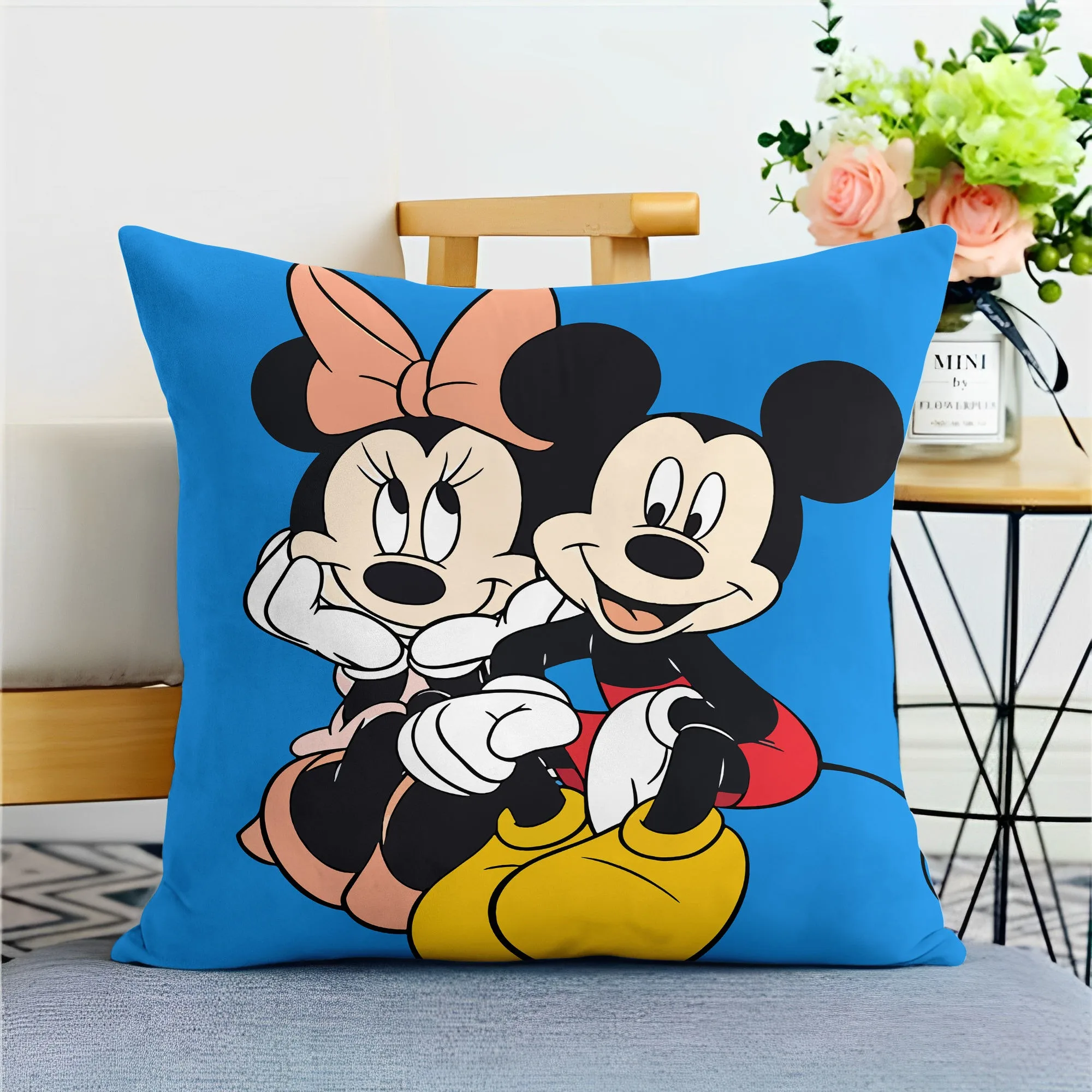 thumbnail image 1 of Funda de almohada de Mickey Mouse de Disney para sala de estar, sofá, oficina, funda de cojín súper suave, decoración para el hogar, dormitorio y habitación, regalo para niños, 1 of 5