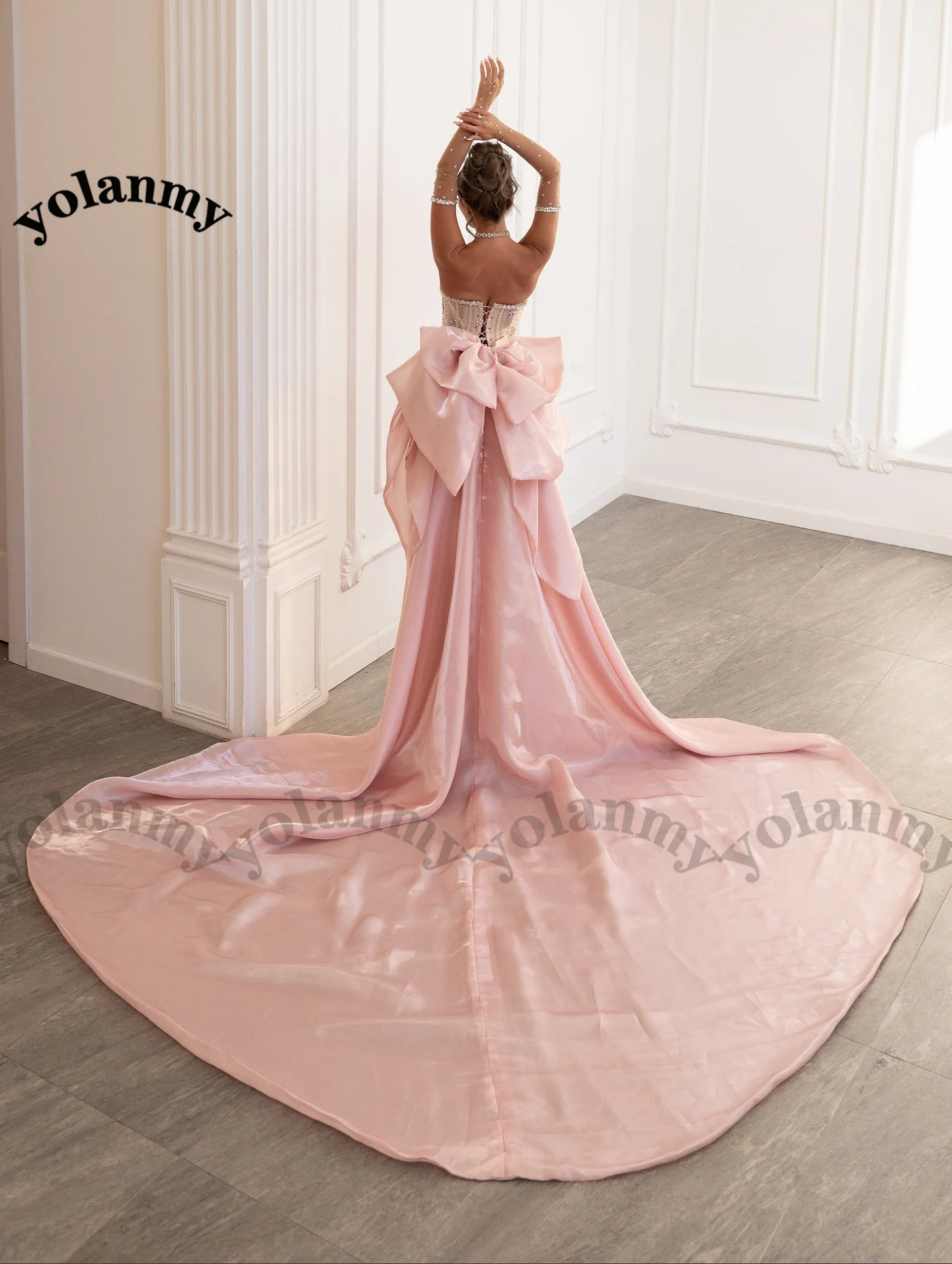 فستان أم العروس الرائع من YOLANMY مزين بفيونكة مطر...