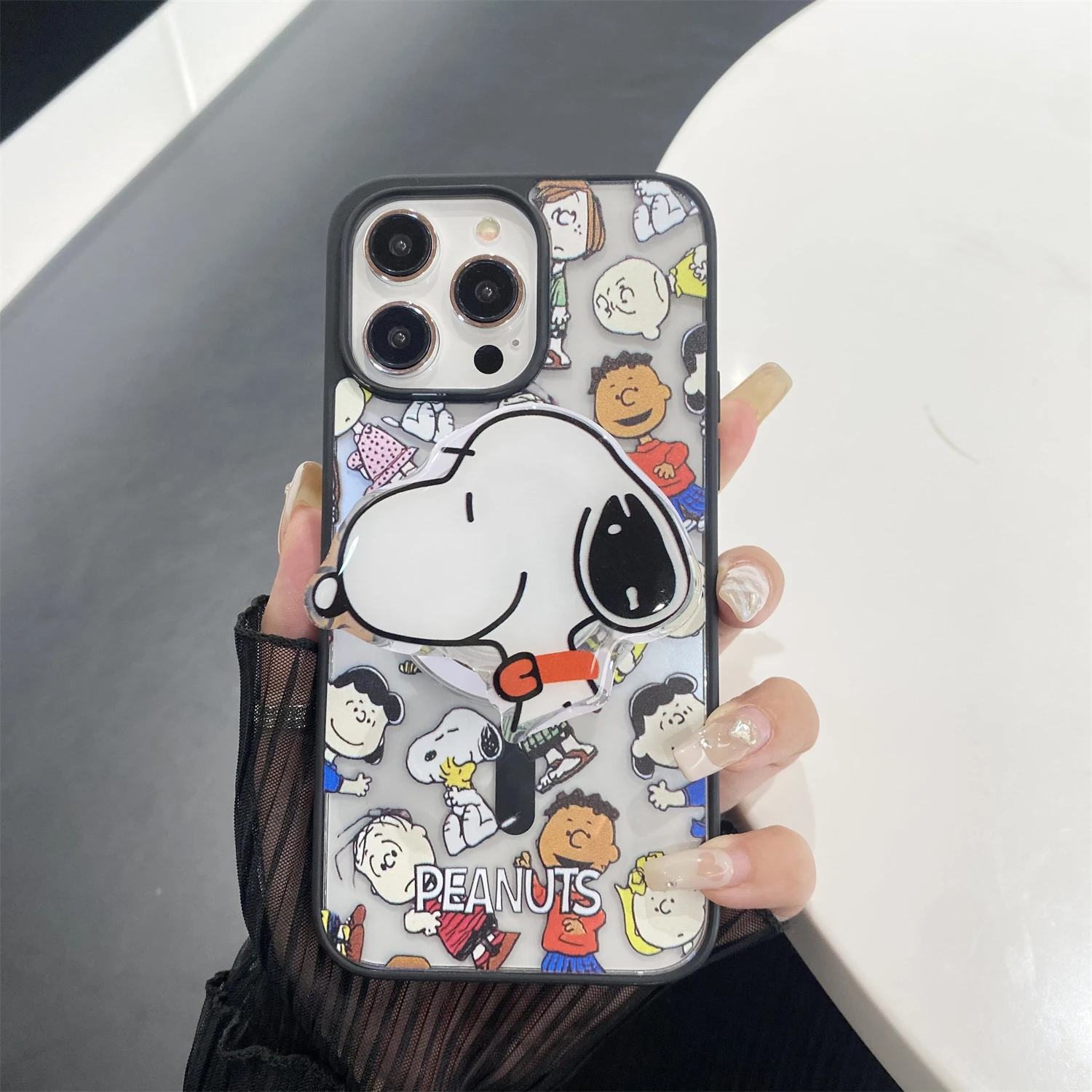 thumbnail image 1 of Bonita funda de teléfono transparente con carga inalámbrica Magsafe con dibujos animados de Snoopy y Charlie Brown para iPhone 15, 14, 13, 12, 16 Pro Max, soporte magnético, 1 of 5
