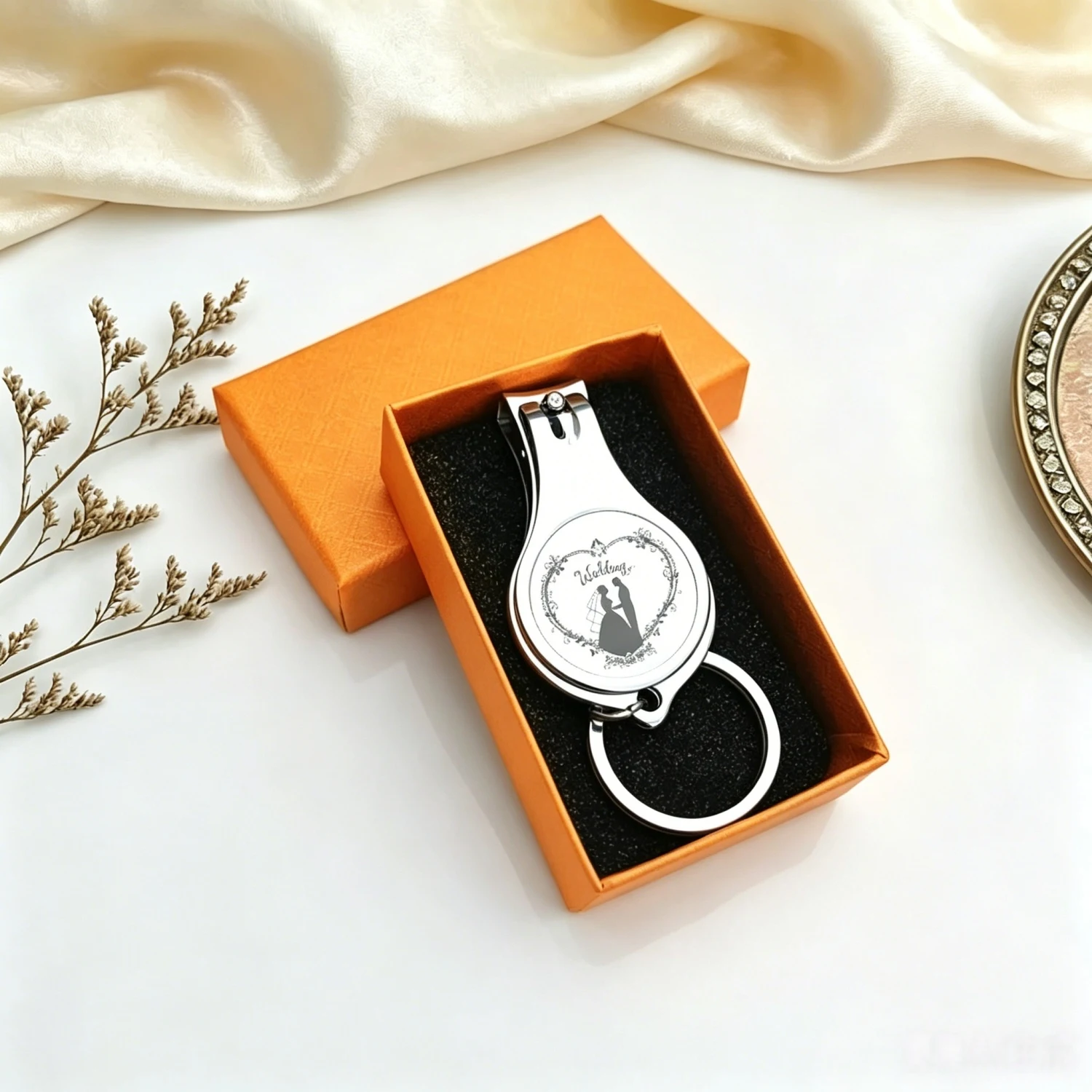 Hochzeit/Geburtstag/Taufe/Erstkommunion/Jahrestag Multifunktionaler Bieröffner Schlüsselanhänger Nagelknipser Personalisiertes Gravur-Geschenk