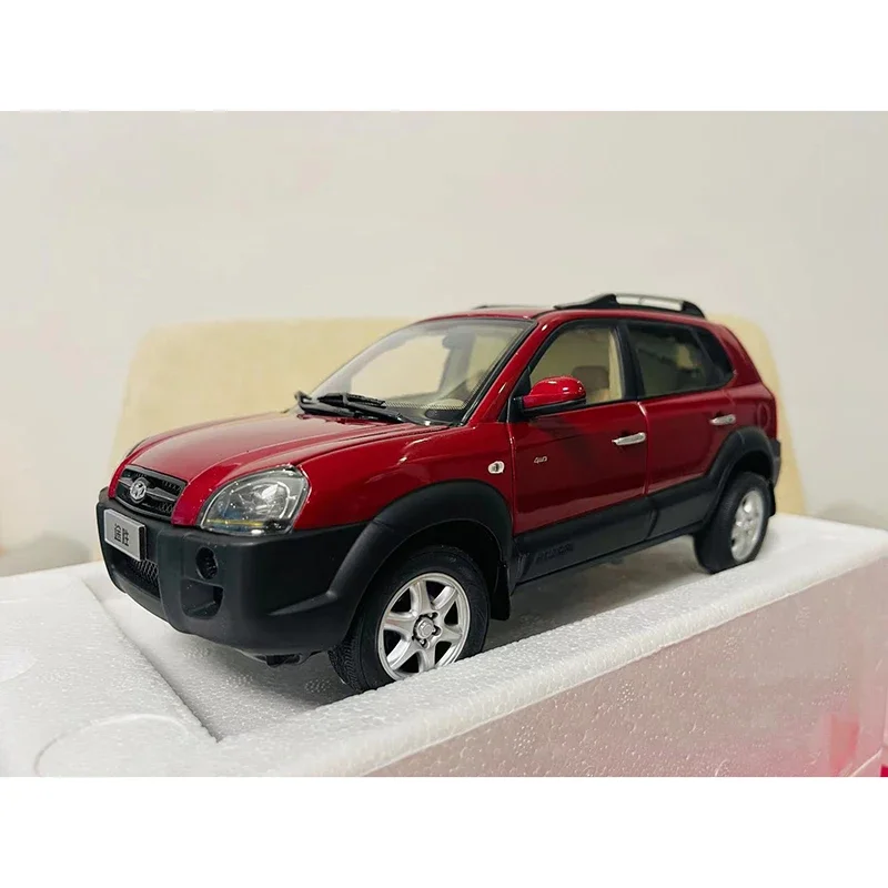 Rare Old Style 1:18 Scale Hyundai Tucson Alloy Car Model