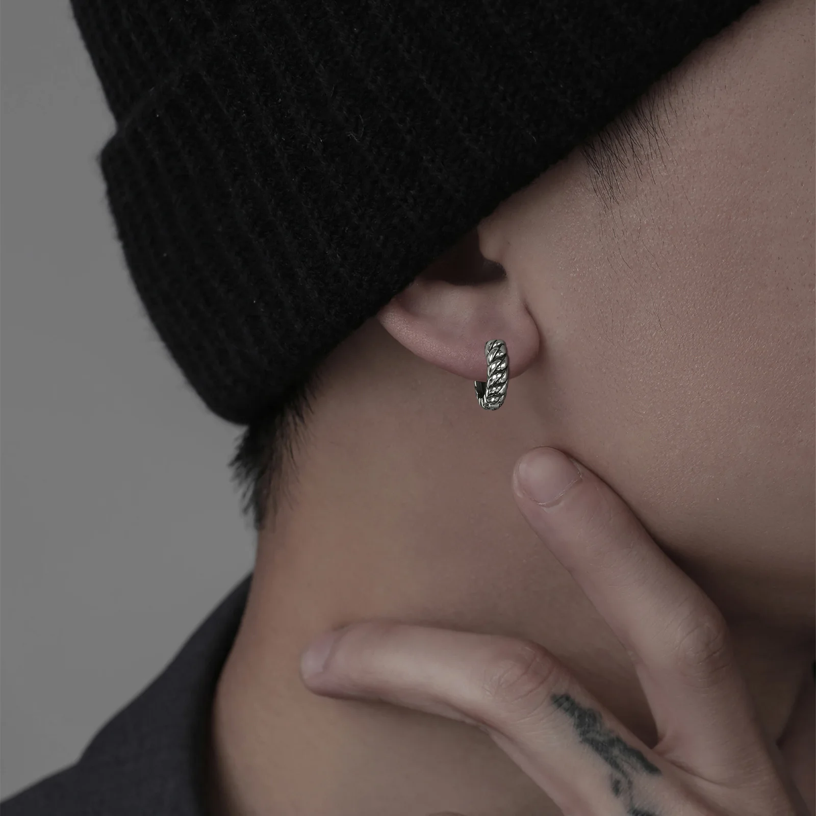 Cool Twisted Chain Hoop Earrings for Men, Waterproof Stainless Steel Simple Huggies Earrings Jewelry,Gifts for Him