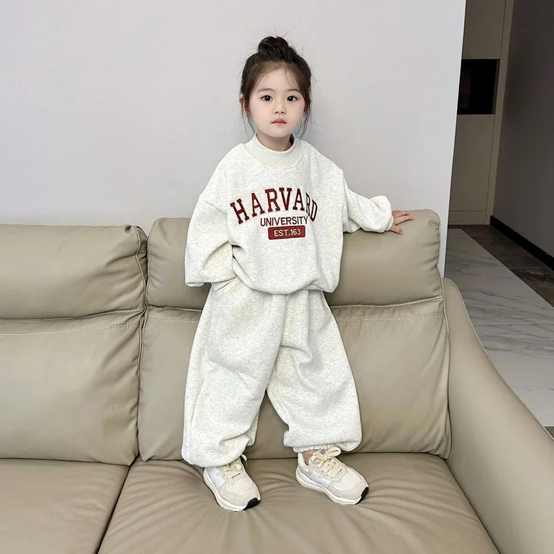 

2023 Winter New Children's Wear Girls' Plush Letter hoodies+Pants Plush Set 2-20