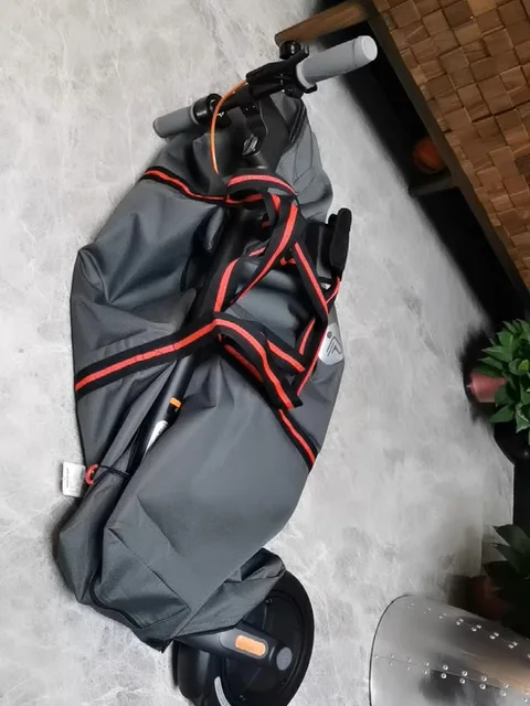 Sac Trottinette Electrique SCOOTISFACTION Sac De Rangement Étanche - Main Image