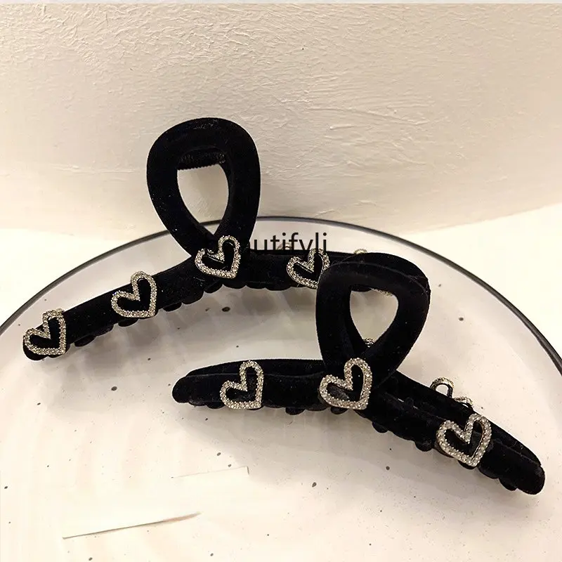 

yj Hollow Love High Sense Clip Hairware Large Hair Clip Autumn and Winter Velvet Updo Hair Claw