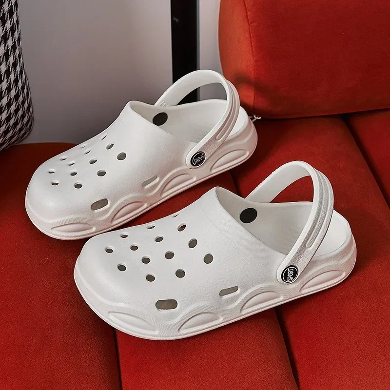 Couple models hole shoes female summer outside wear beach lightweight casual Baotou waterproof sandals slippers men waterproof sandals