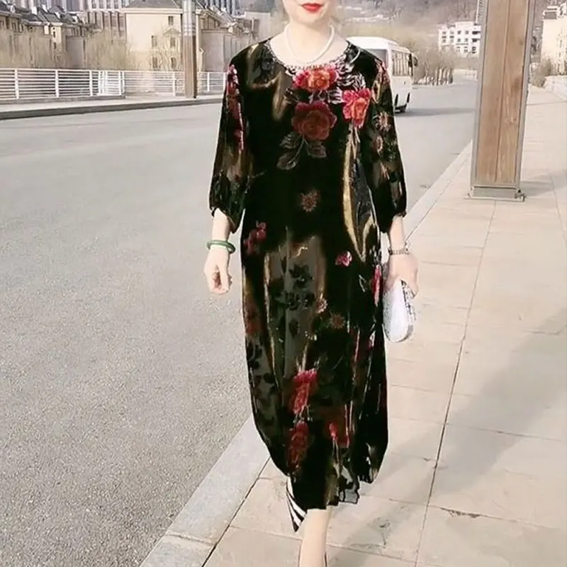 Рисунок 2 - Женское винтажное платье с цветочным принтом