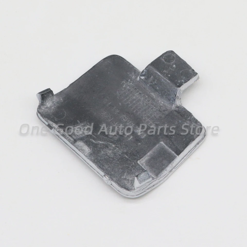 Рисунок 6 - Задний бампер, буксировочный крючок