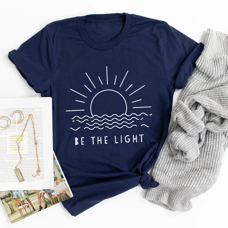 

Футболка женская с надписью «Be The Light Sunset»