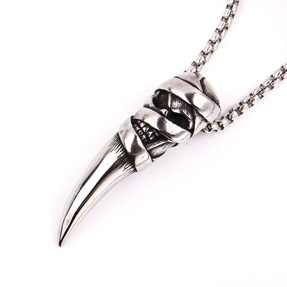 

CHUANGCHENG Retro Personalized Skull Wolf Tooth Trend Hip-hop Stainless Steel Pendant Men's Necklace Chain