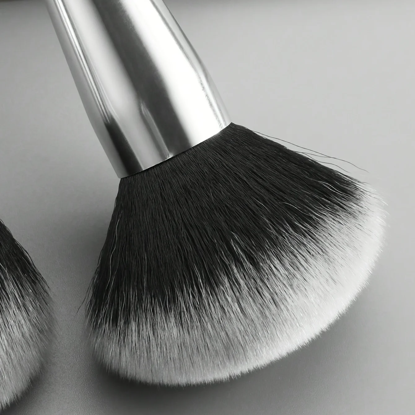 Makeup Brushes Set with Portable Case