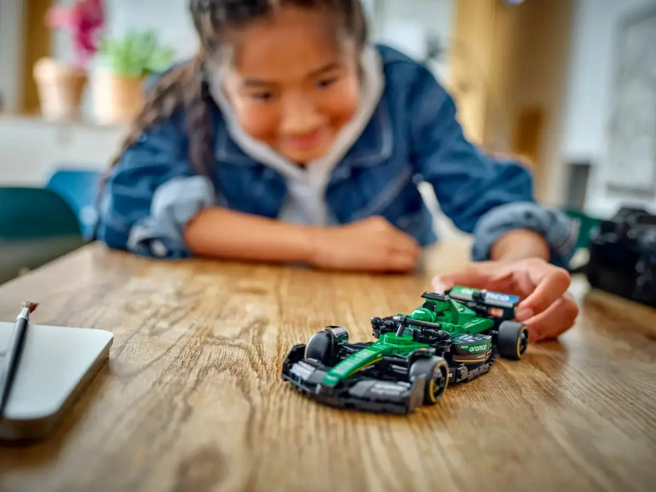LEGO® Speed Champions Aston Martin Aramco F1® AMR24 Race Car (77245) Vehicle Set Lets for Boys and Girls Aged 10+ 269 Pieces - Bilde 3