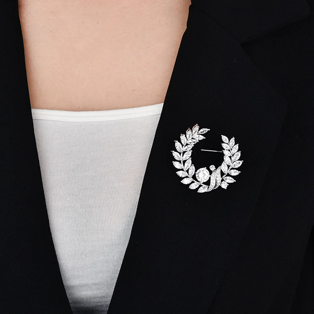 

Tree Leaf Brooches Pins for Women Vintage Crystal Rhinestone Shirts Suits Lapel Brooch Pin Retro Collar Badge Jewelry