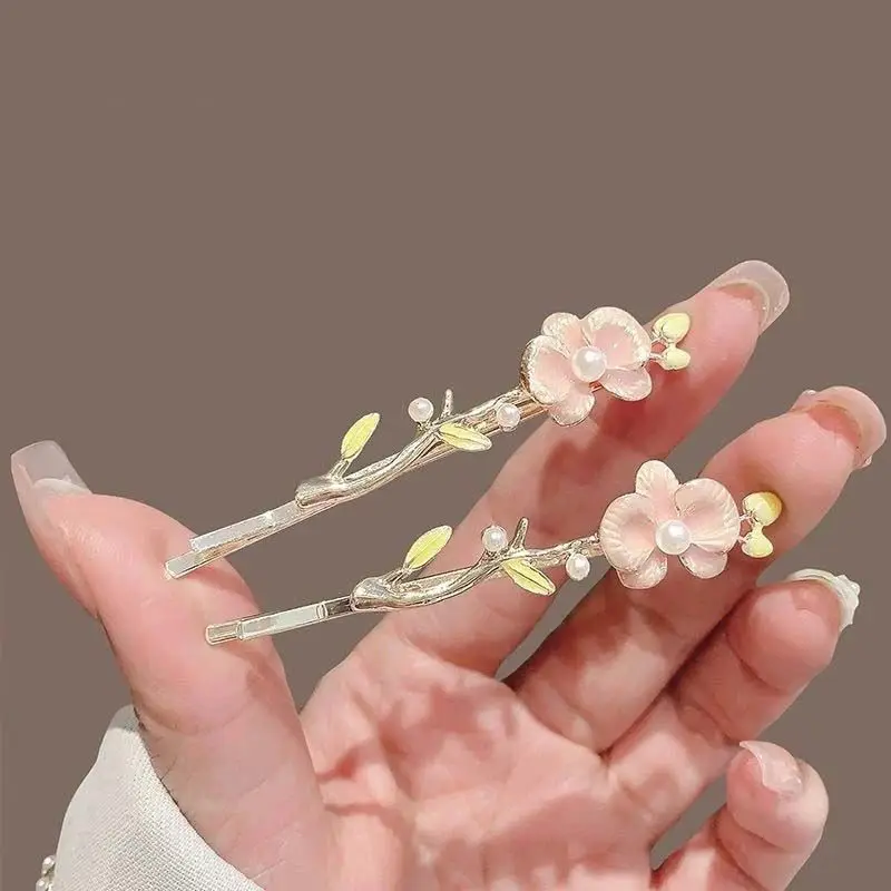 1 Stück Early Spring Ethereal Pearl Flower Bar Clip für Frauen, seitlich geschwungene Haarspange, 2025 New Ar Charm Haarschmuck
