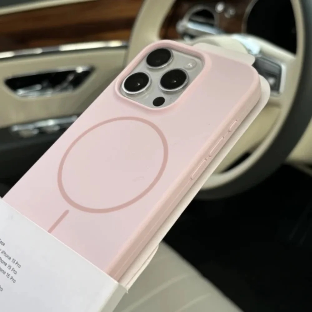 รูปสินค้า เคสซิลิโคนหรูหราสำหรับ iPhone พร้อมฟังก์ชัน Magsafe