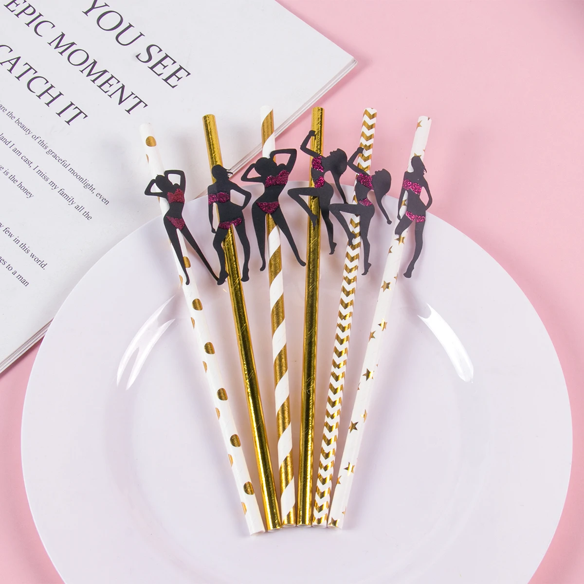 Cannucce Addio Al Nubilato Con Ballerini Strip – 24 Pezzi Decorativi Per Cocktail, Feste E Foto Divertenti