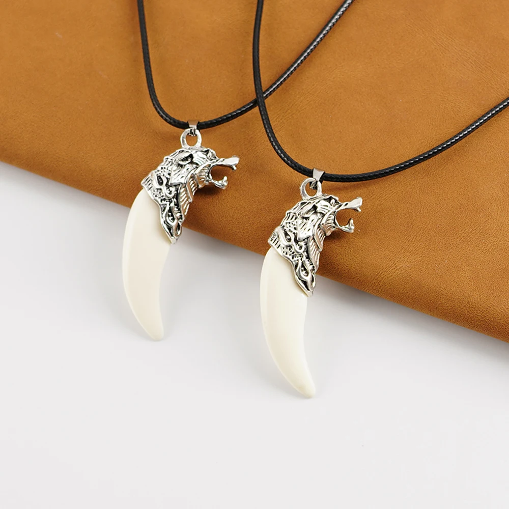 LeeSell Fashion White Wolf Tooth Choker Necklace With Rope Chain Animal Wolf Tooth Amulet Head Pendant Necklace For Men & Boys