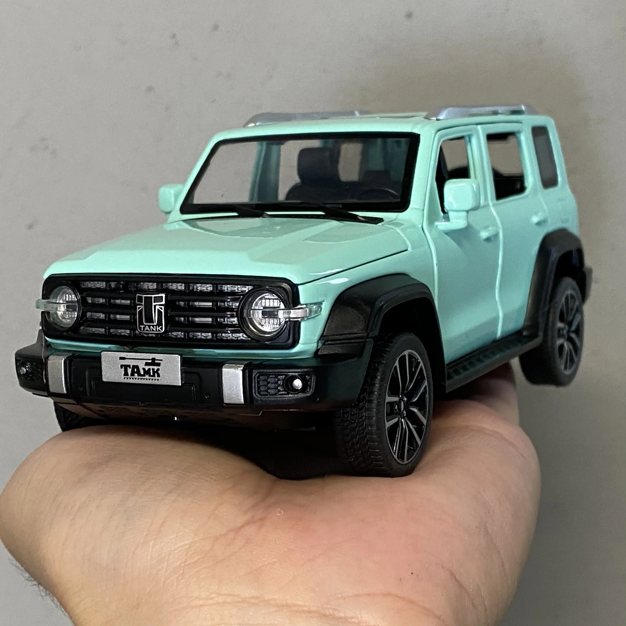 1:32 탱크 300 탐색기 도로 SUV 합금 금속 기저귀 모델 자동차 인테리어 장식 컬렉션 취미 중앙 제어 화면 선물