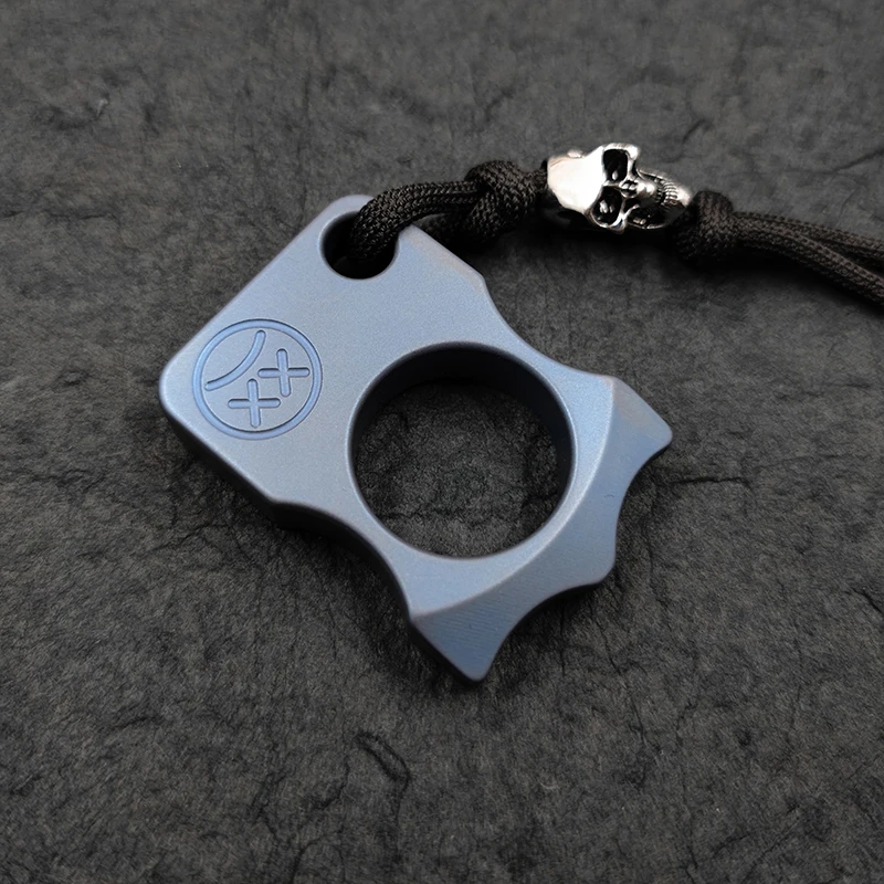 

Titanium Alloy Brass Knuckle Distressed EDC Fingertip Gyro Crying Face Keychain Pendant Broken Window Tiger Finger