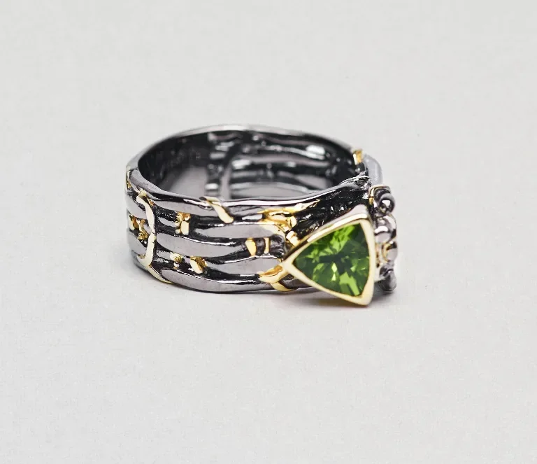 Women's Unique Design Exaggerated Personality Ring Black Gold Tungsten Triangle Green Zircon Crystal Wedding Ring Ladies