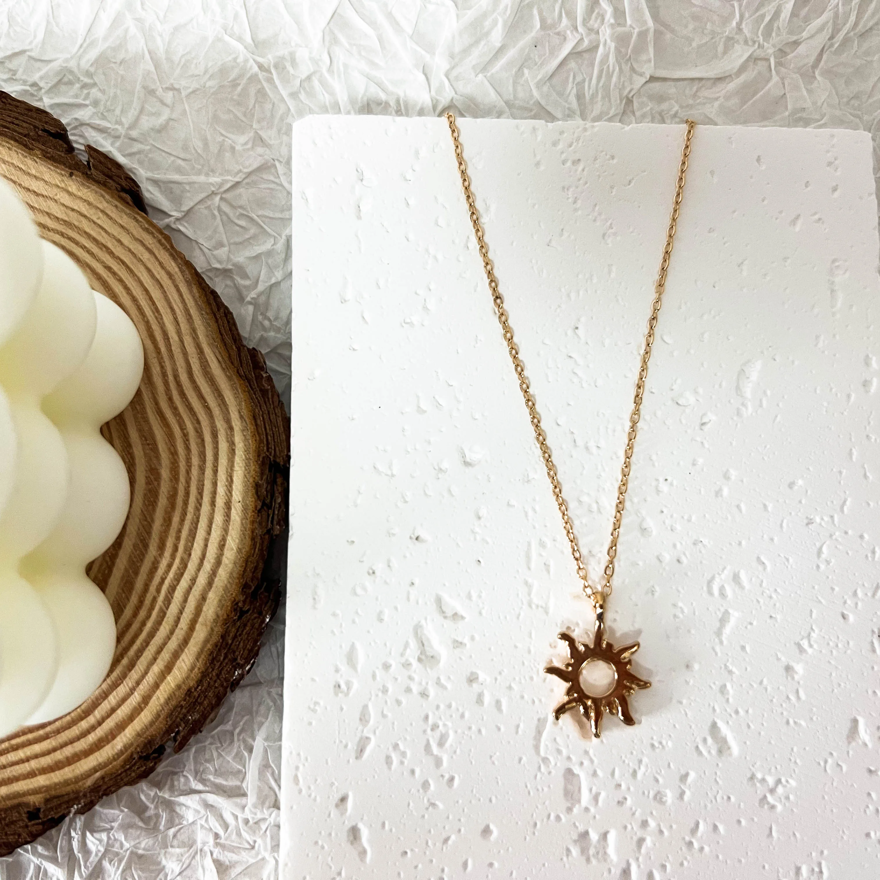 

Necklaces For Women Sun Glow Pendant Short Women's Collarbone Chain Fresh and Sweet Stainless Steel Jewelry for Birthday Party