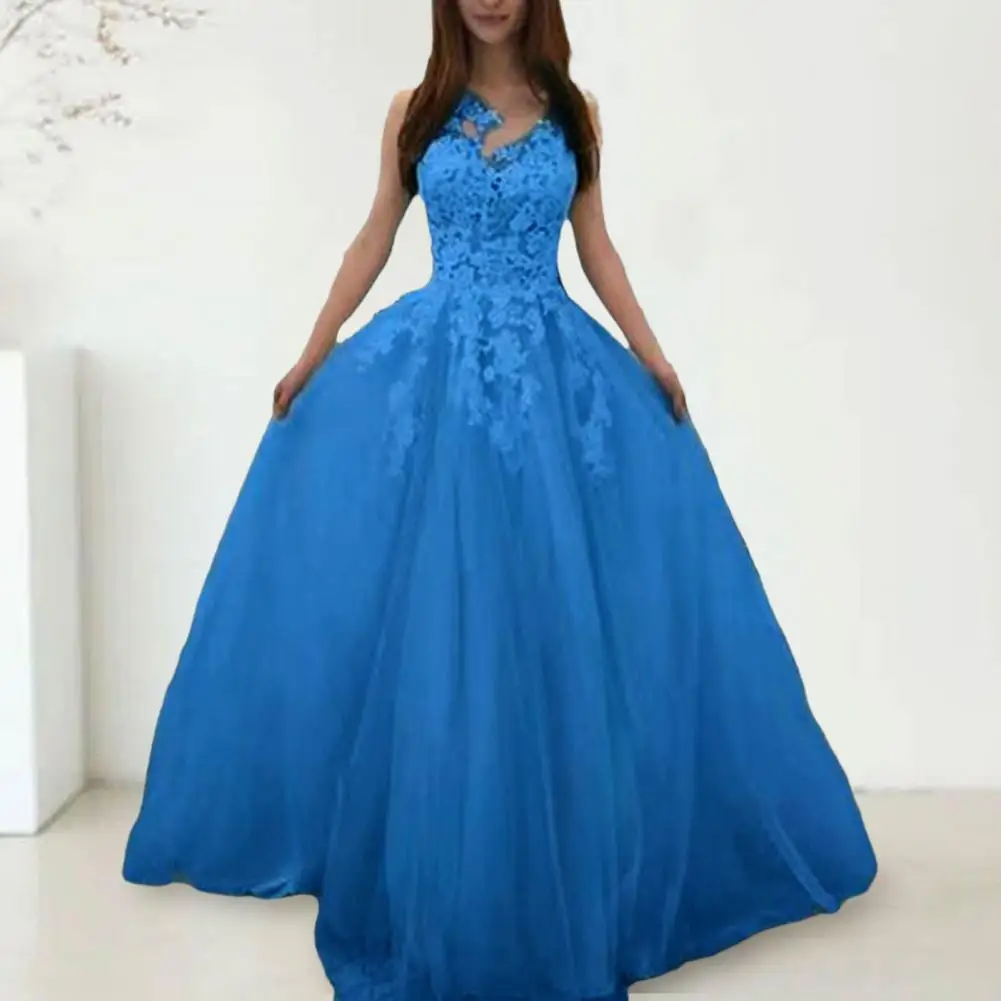 

Women's Evening Dress Floral Appliqué A-Line Plunge Sleeveless Backless Round Neck Lace Wedding Party Maxi Dress