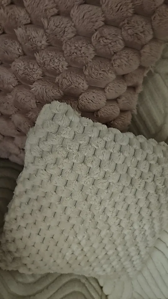 1pcs Pineapple Grid Turtle Pattern 3D Soft Plush Throw Pillowcase,Cream White For Living Room Sofa Bedroom Home Room Decor photo review