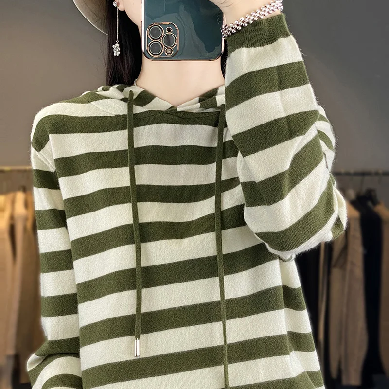 23 Autumn Winter New Knitwear Women's Hooded Long Sleeve Pullover Loose High Grade Stripe Colorblock Style Andy Velvet Knitwear