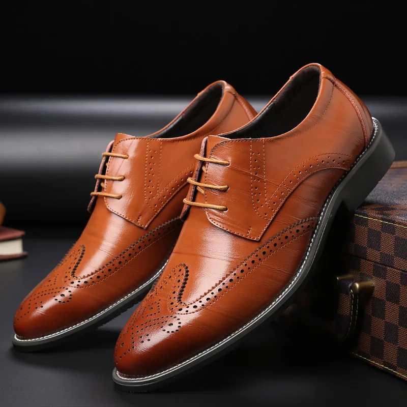 

Hot British style Men's Brogues Leather Shoes Social Business Formal Shoes Men Designers Moccasin Casual Dress Men Shoes Oxford