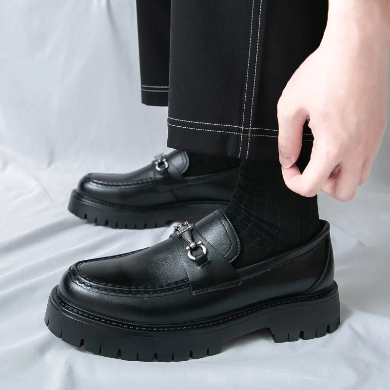 أحذية رجالية جديدة كاجوال بدون رباط ذات نعل سميك لزيادة الطول، أحذية جلدية أنيقة للأعمال، أحذية رسمية للرجال للارتداء الخارجي