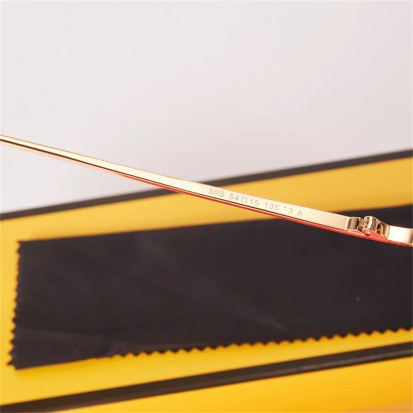 �߰ſ� ���� ��Ʈ�� ��輱���� ���� ���۶� �귣�� �����̳� �м� ���� ���� Steampunk ���۶� �м� ��ǰ UV400