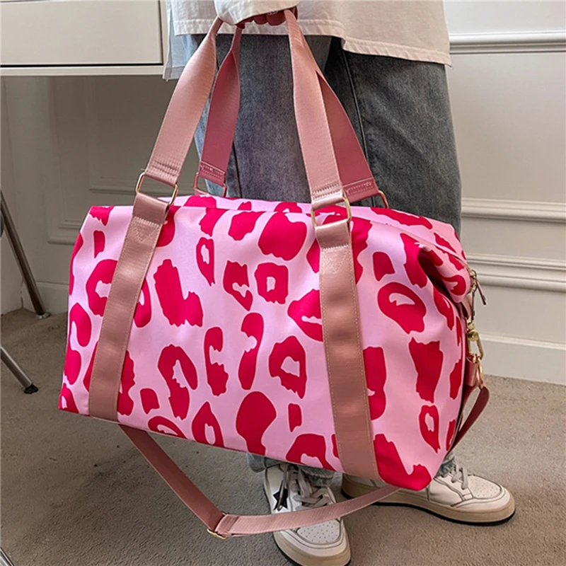 

2023 New Fashionable Travel Duffle Bags Women Leopard Big Nylon Tote Fitness Gym Ladies Weekend Handbags Wet And Dry Separation