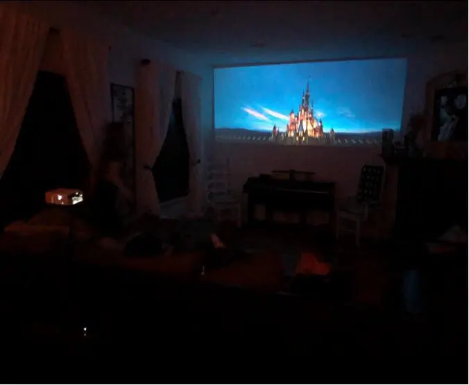 "Home Cinema" Mini Projector