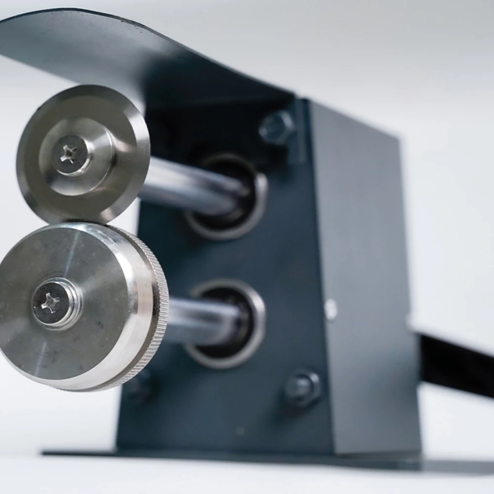 Strumento per la produzione di suole in pelle Taglierina per vari materiali Utensili per rifilatura a manovella Macchina per tagliare suole in pelle Calzolaio fatto a mano - immagine 3