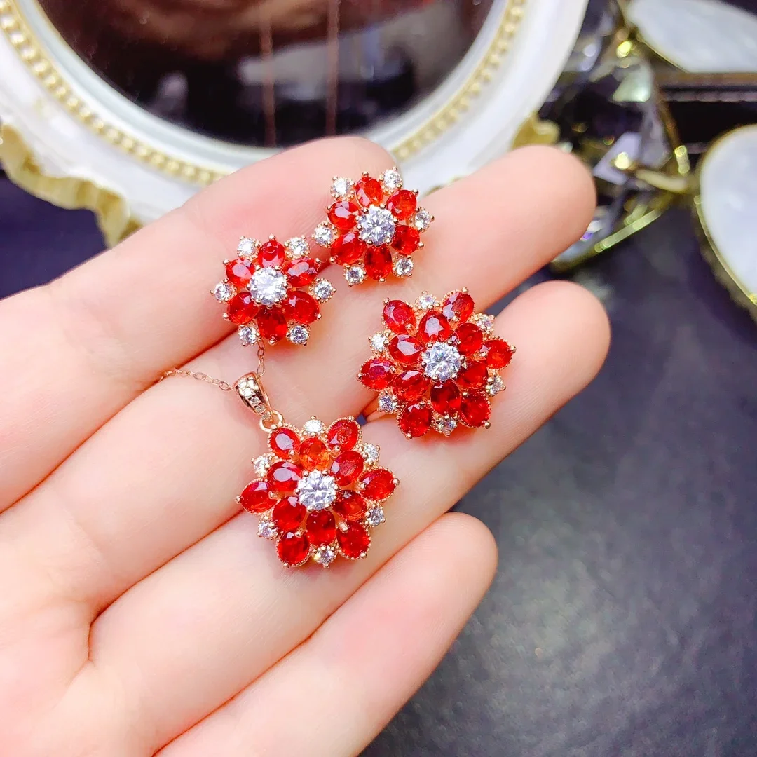 

Женский комплект из колье, серёг и кольца, из серебра 925 пробы