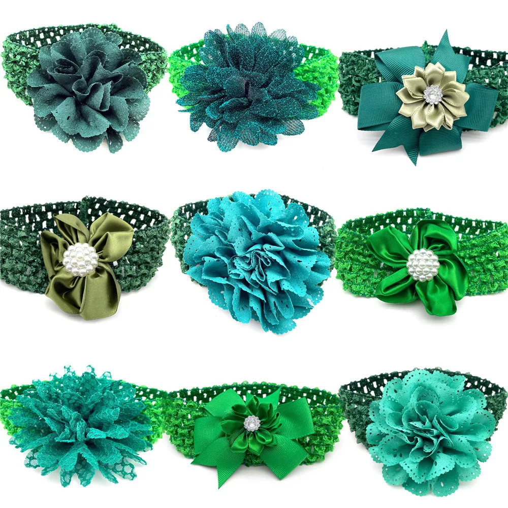 30/50pcs 성 패트릭 데이 애완 동물 강아지 활 넥타이 탄성 밴드 녹색 꽃 작은 중간 대형 개 용품 개 미용 제품 